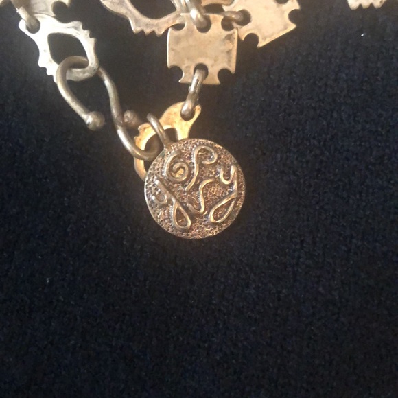 Bold and striking fish statement necklace - Picture 4 of 7